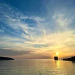 Seafront Escape, Atsitsa