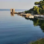 Seafront Escape, Atsitsa *