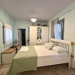 Seafront Escape, Atsitsa