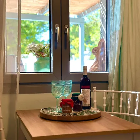 Seafret, Atsitsa Kira Panagia