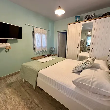 Seafront Escape, Atsitsa *