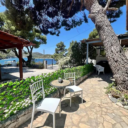 Seafront Escape, Atsitsa *
